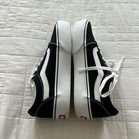 Vans Size 8 Tennis Shoe - Picture 3 of 5